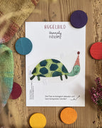 Hannahs Firlefanz Bügelbild Schildkröte mit Partyhut, auf der Bügelbild-Karte in der Tüte
