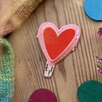 Hannahs Firlefanz Patch Herz-Eis am Stiel, gestickt, auf Holz zwischen bunten Holzscheiben