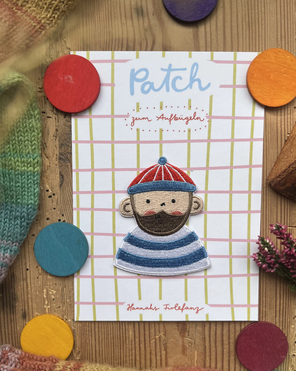 Hannahs Firlefanz Patch Seemann mit Mütze und Ringelshirt, auf der karierten Karte Patch zum Aufbügeln
