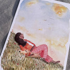Postkarte Head in the Clouds von Hannahs Firlefanz A6, Detail mit Wiese und Himmel