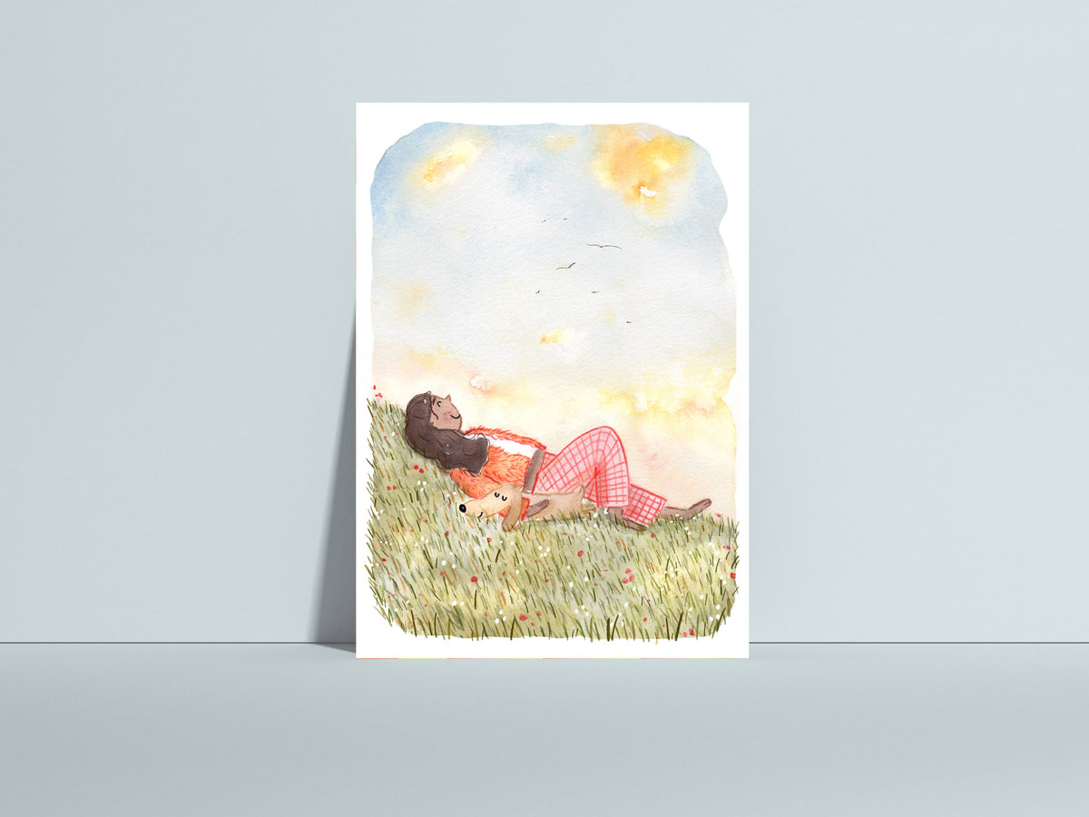Postkarte Head in the Clouds von Hannahs Firlefanz A6, an eine helle Wand gelehnt