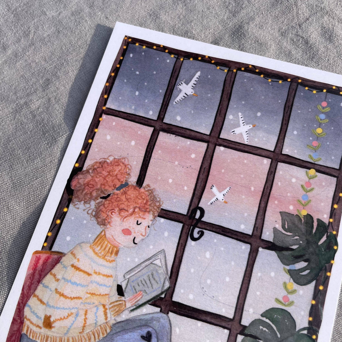 Postkarte Leseabend von Hannahs Firlefanz A6, Detail am Fenster