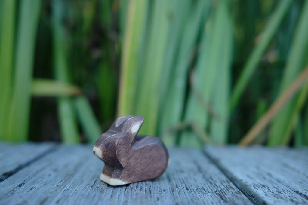 Holzfigur Hase klein von HolzWald, liegend