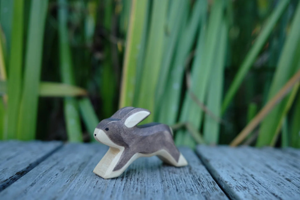 Holzfigur Hase laufend von HolzWald