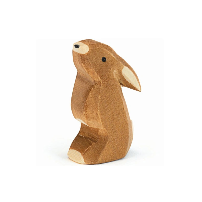 Ostheimer Hase Ohr tief, braune Holzfigur macht Männchen