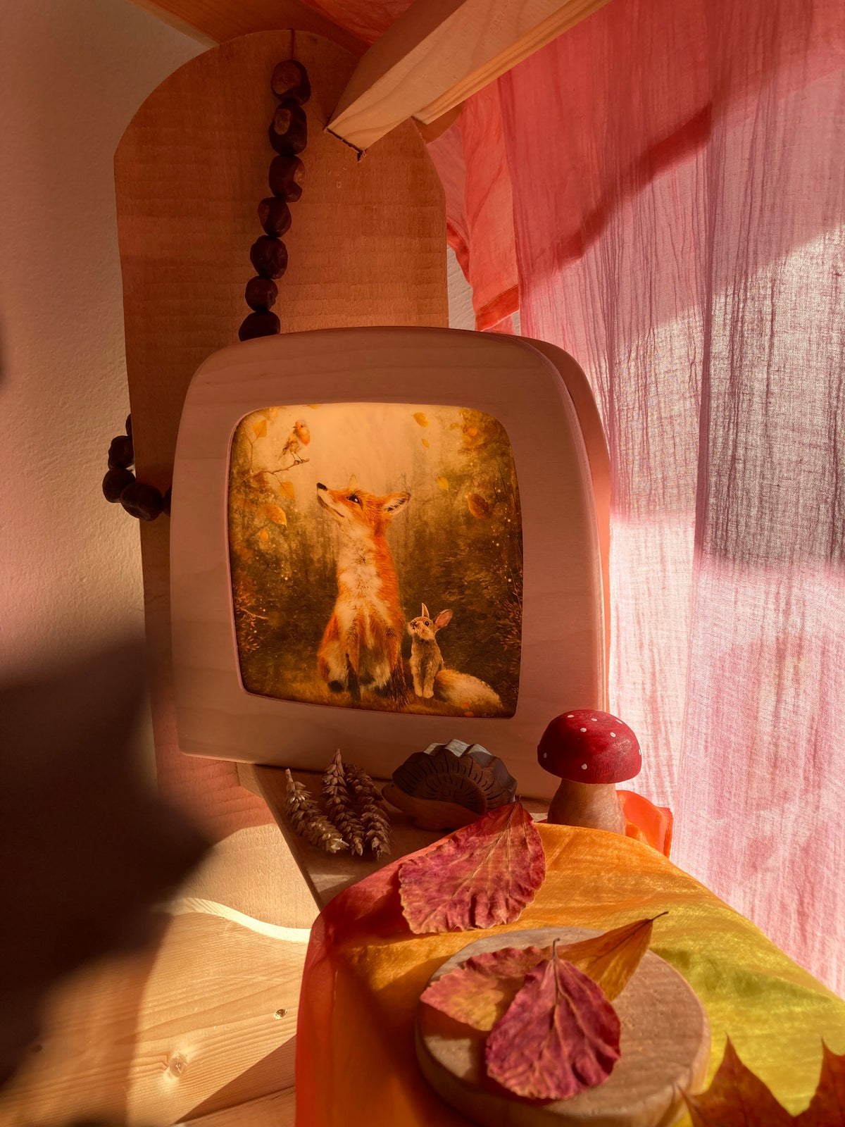 Motiv Bereit für den Herbst von Iris Esther für die magische Lampe: Fuchs und Hase im goldenen Herbstwald