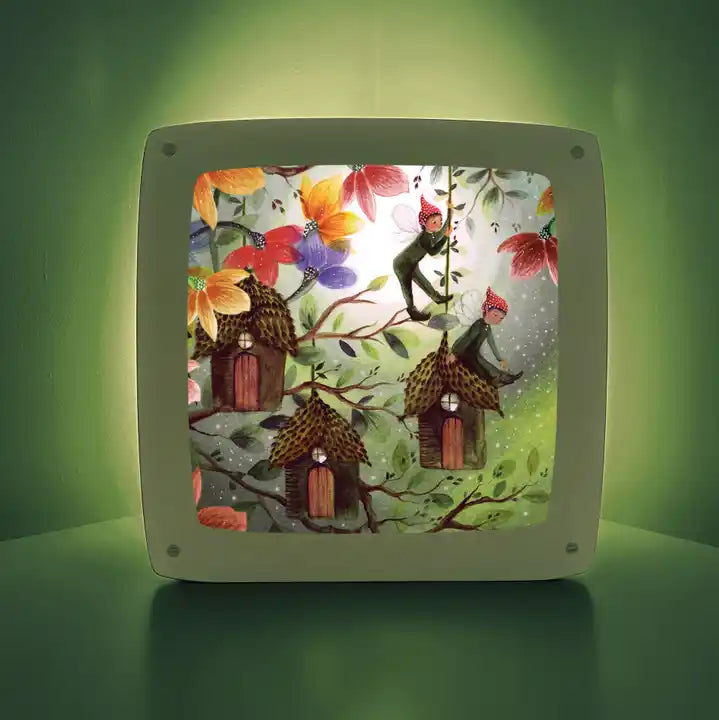 Motiv Kleine Hütten von Bijdehansje für die magische Lampe: Kleine Wichtelhütten auf Ästen zwischen bunten Blüten, Wichtel klettern dazwischen