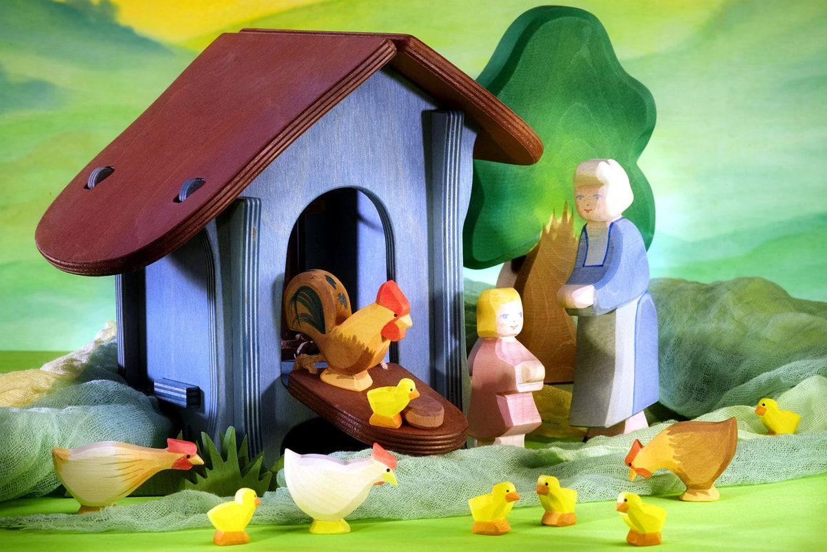 Ostheimer Hühnerhaus mit Hühnern, Großmutter und Kind, Spielszene