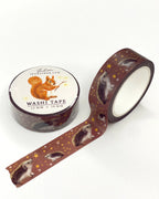 Washi Tape Igel im Sternenlicht von Iris Esther, Rolle mit abgerolltem Band, kleine Igel zwischen goldenen Sternen auf altrosa Grund