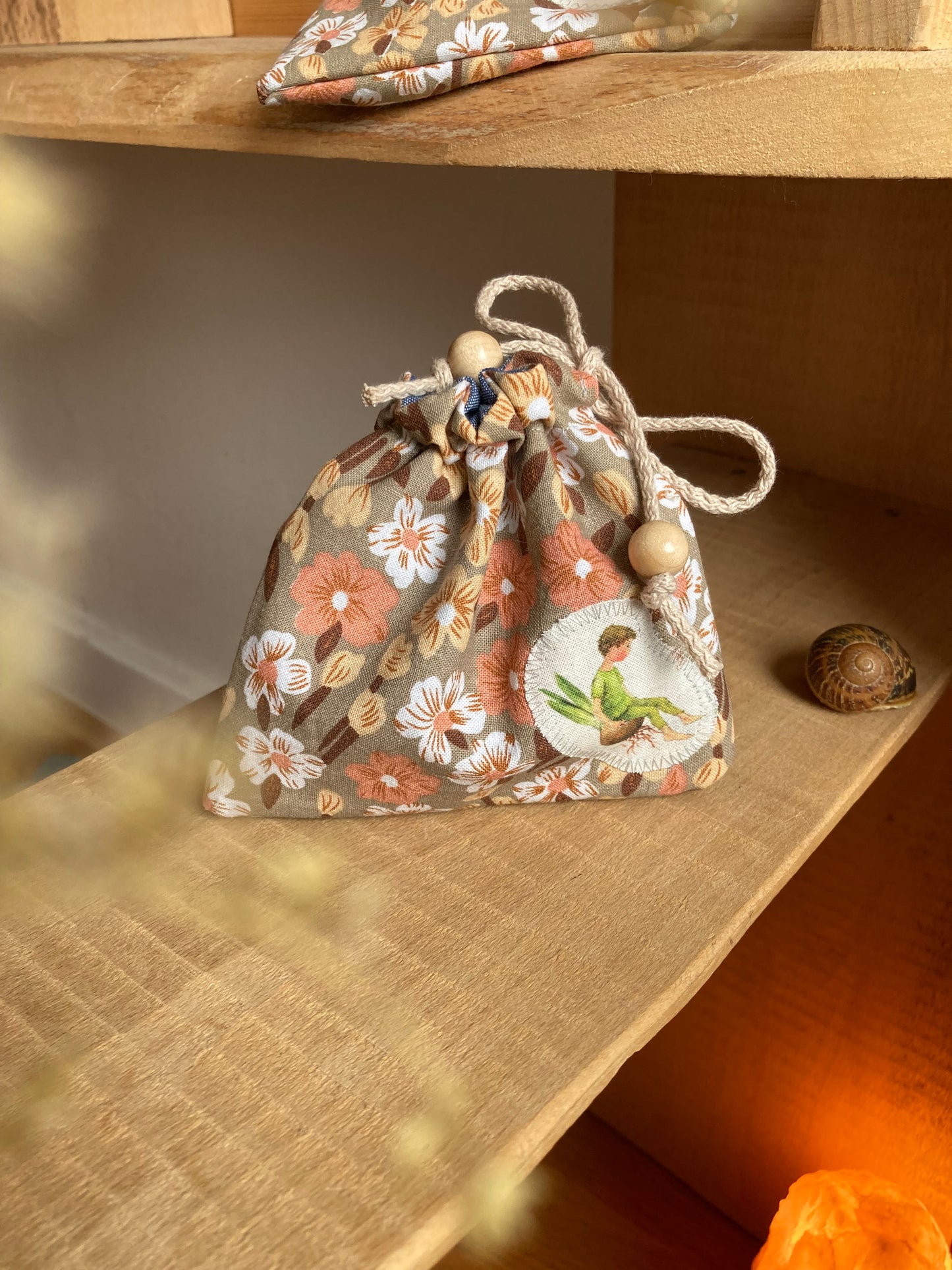Schatzbeutel "Frühlingself" & kleiner orangener Holzgnom