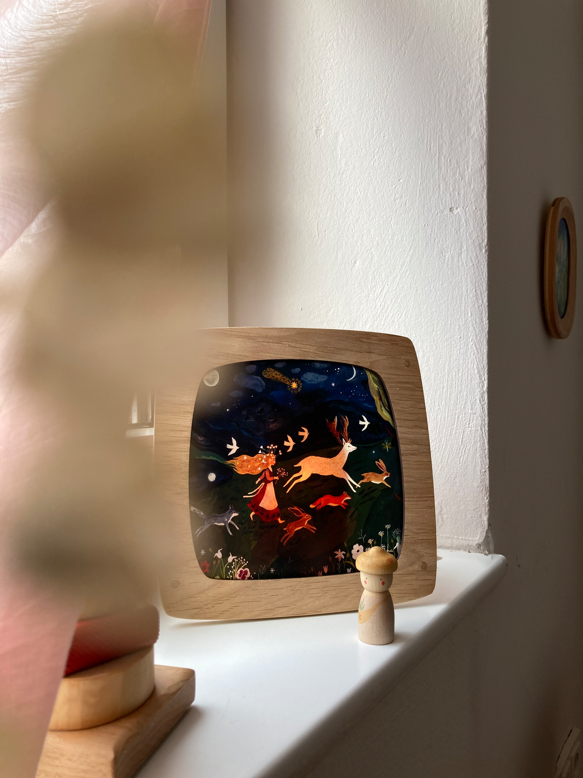 Magischer Rahmen aus Holz mit Motiv am Fenster, Ansicht 9