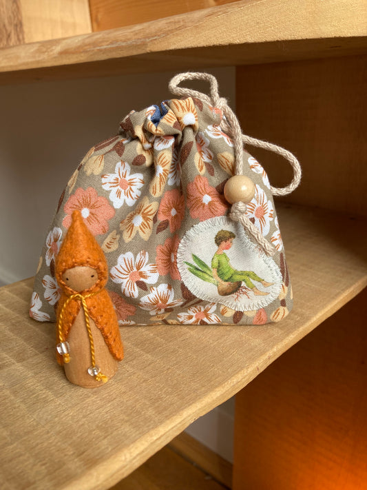 Schatzbeutel "Frühlingself" & kleiner orangener Holzgnom