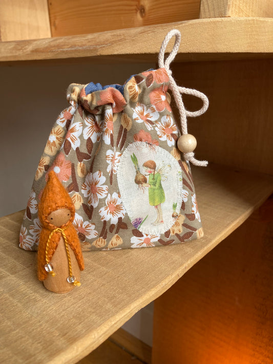 Schatzbeutel "Frühlingselfe" & kleiner orangener Holzgnom