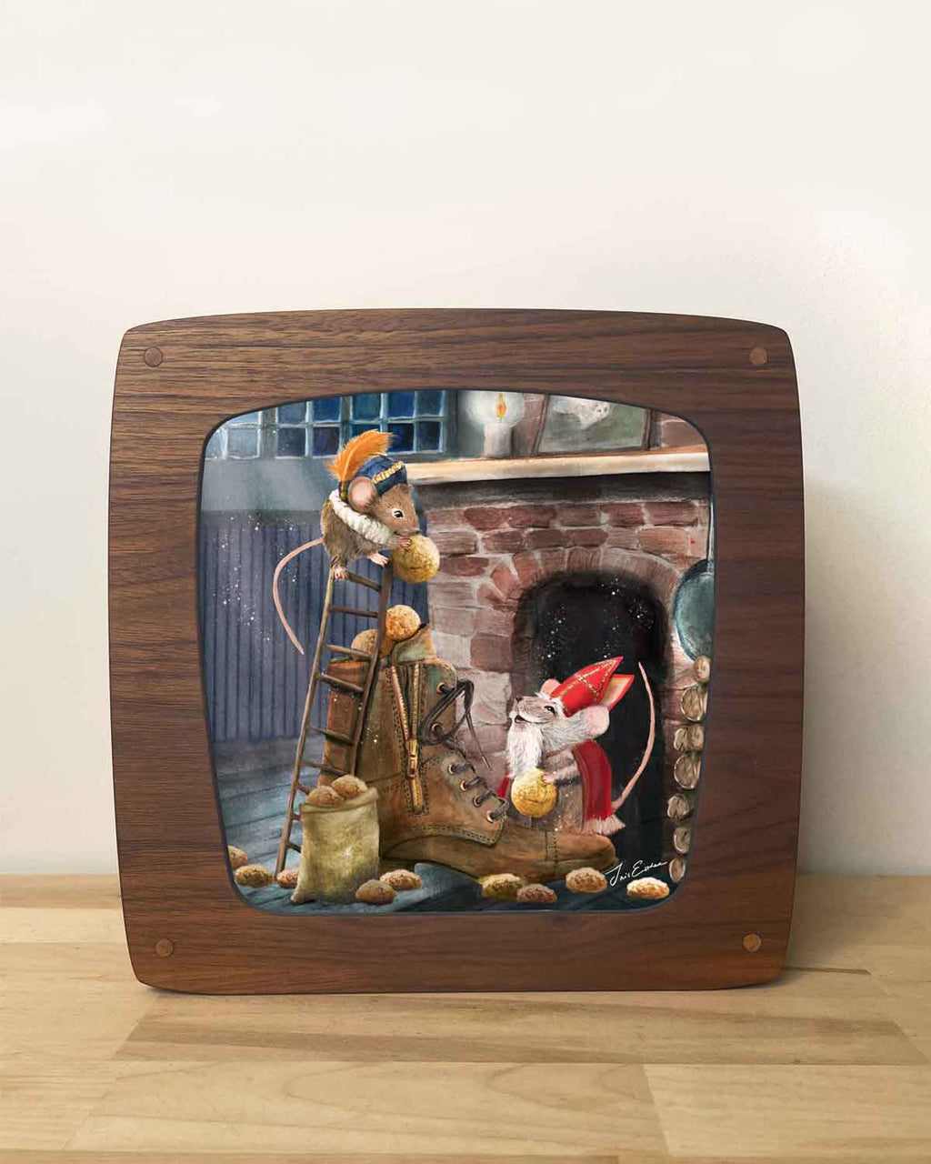 Motiv Nikolausmaus von Iris Esther frontal in der Lampe, Mäuse bereiten am Kamin den Nikolaustag vor