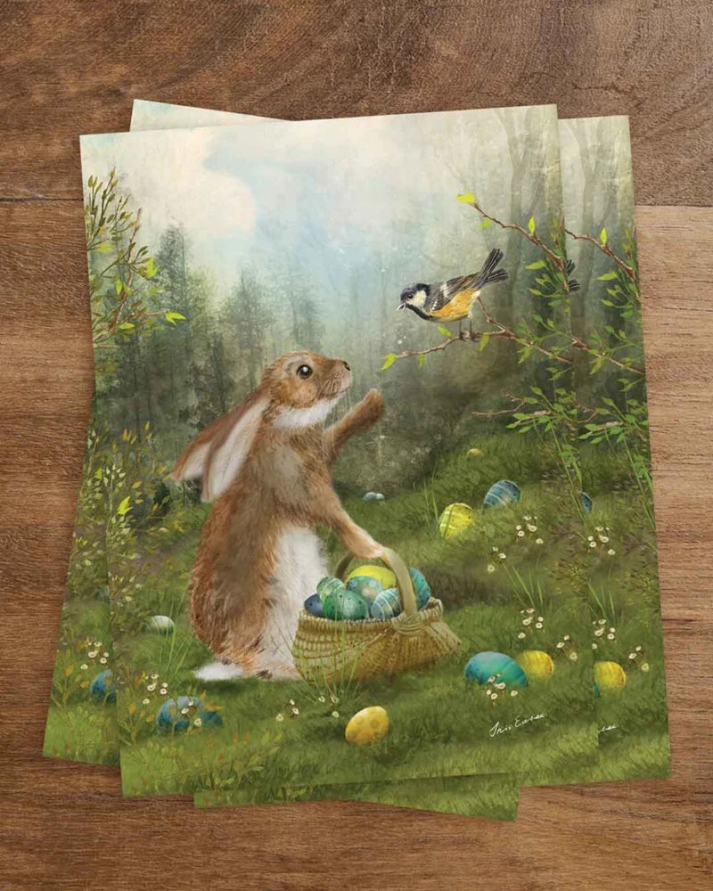 Postkarte Hallo kleiner Freund von Iris Esther A6: ein Osterhase mit einem Korb bunter Eier im Frühlingsgrün, ein kleiner Vogel sitzt auf einem Zweig