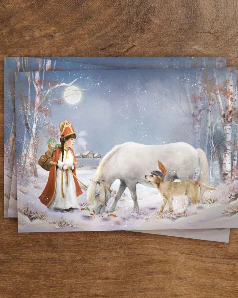 Postkarte Nikolausmädchen von Iris Esther A6: ein als Nikolaus verkleidetes Mädchen versorgt im verschneiten Dorf sein Pony und seinen Hund