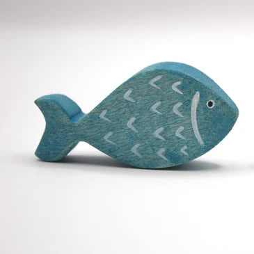 Juharka Holzfigur Kleiner Fisch Blau aus Ahornholz, blauer Fisch mit weißem Schuppenmuster