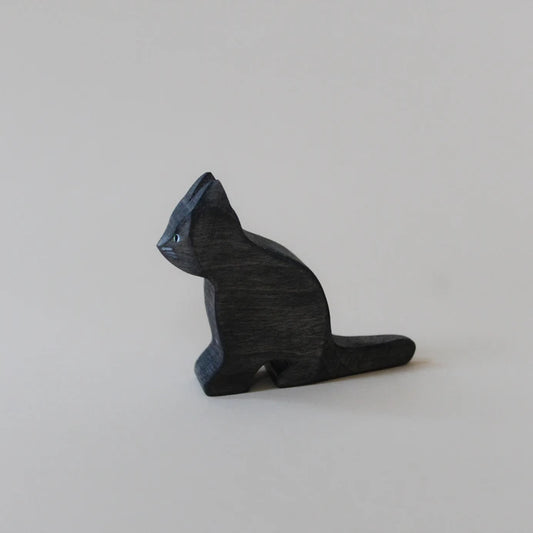 Juharka Holzfigur Schwarze Katze aus Ahornholz, sitzende schwarze Katze mit gespitzten Ohren und langem Schwanz