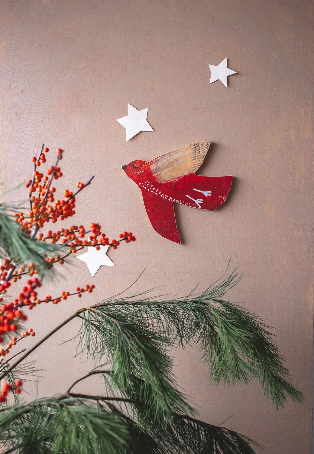 Wandschmuck Soulbird Tuulikki Rot-Natur von KaisuMari