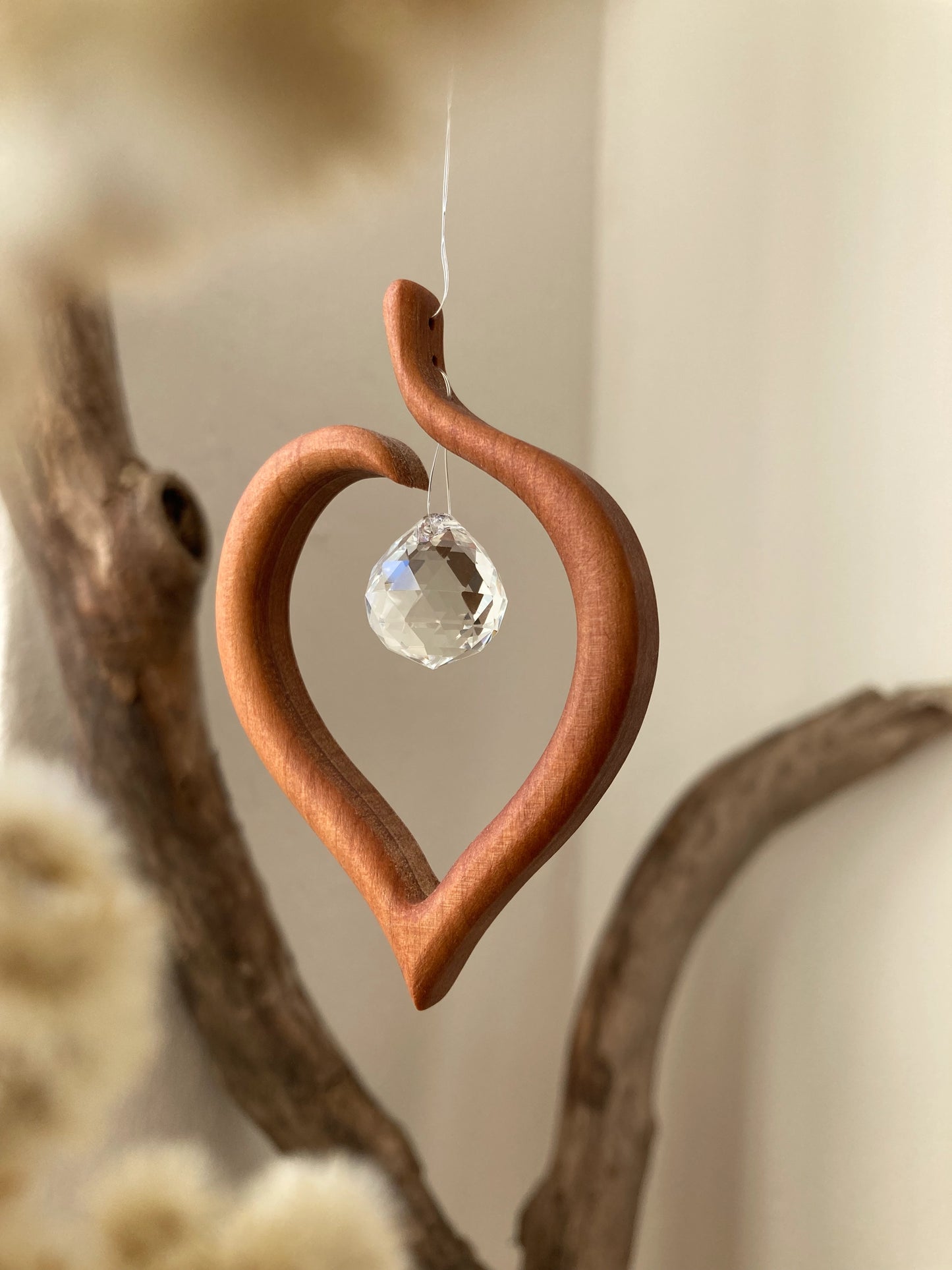 Fensterschmuck -  Kleines Lindenblatt mit Regenbogen-Kristall