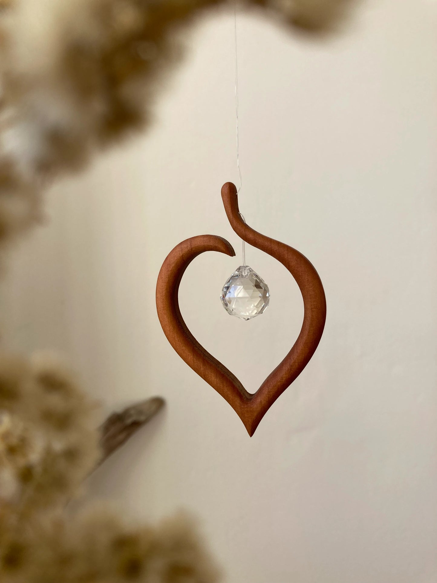 Fensterschmuck -  Kleines Lindenblatt mit Regenbogen-Kristall