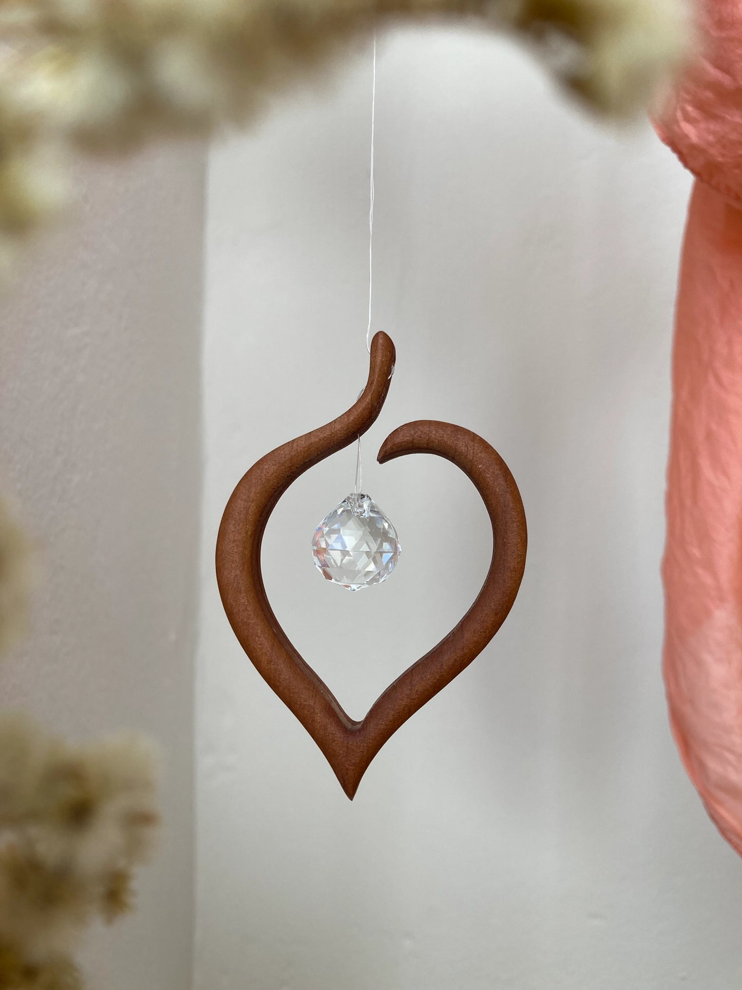 Fensterschmuck -  Kleines Lindenblatt mit Regenbogen-Kristall