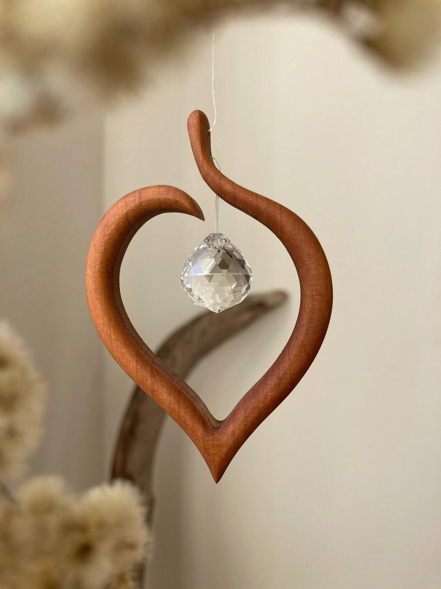 Fensterschmuck -  Kleines Lindenblatt mit Regenbogen-Kristall