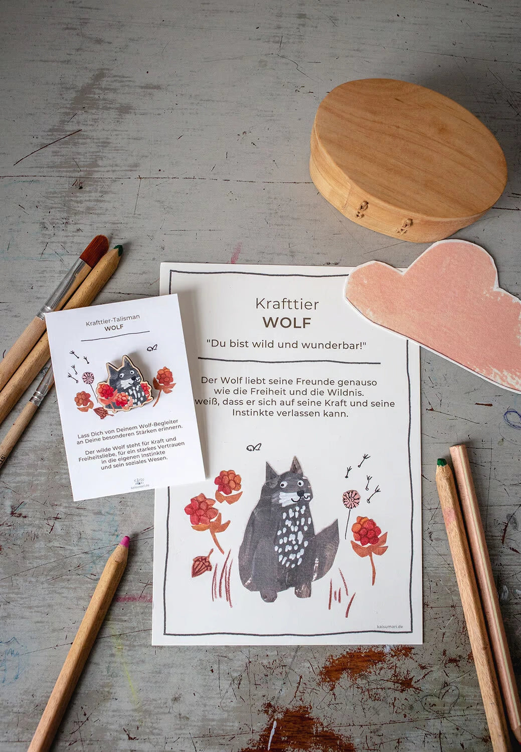 Krafttier-Pin Wolf aus Holz von KaisuMari