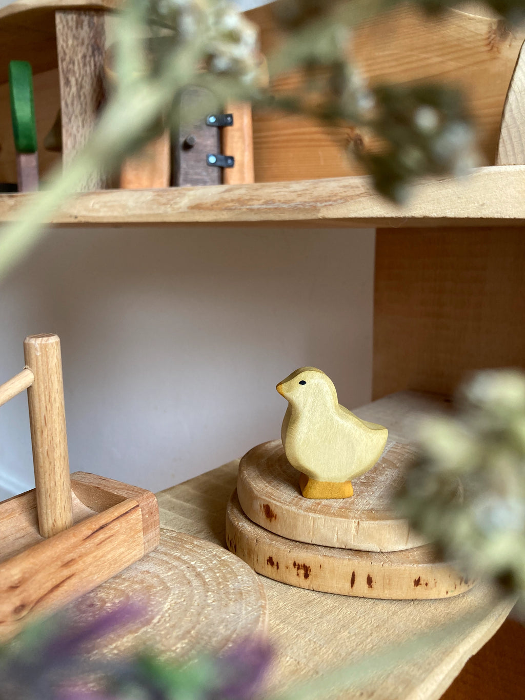Holzfigur Küken dunkel von HolzWald, Foto