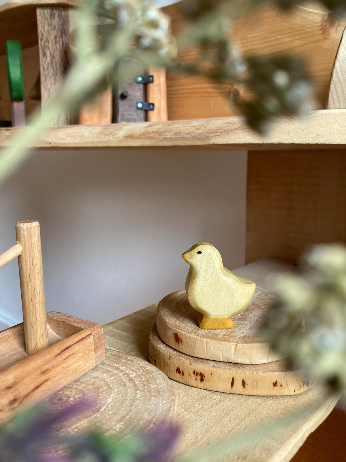 Holzfigur Küken dunkel von HolzWald, Foto