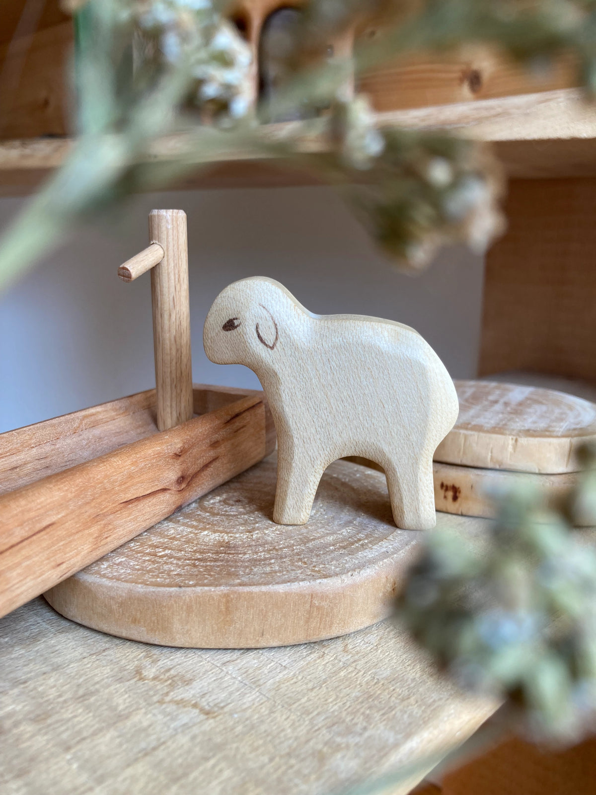 Holzfigur Lamm stehend von HolzWald, Foto