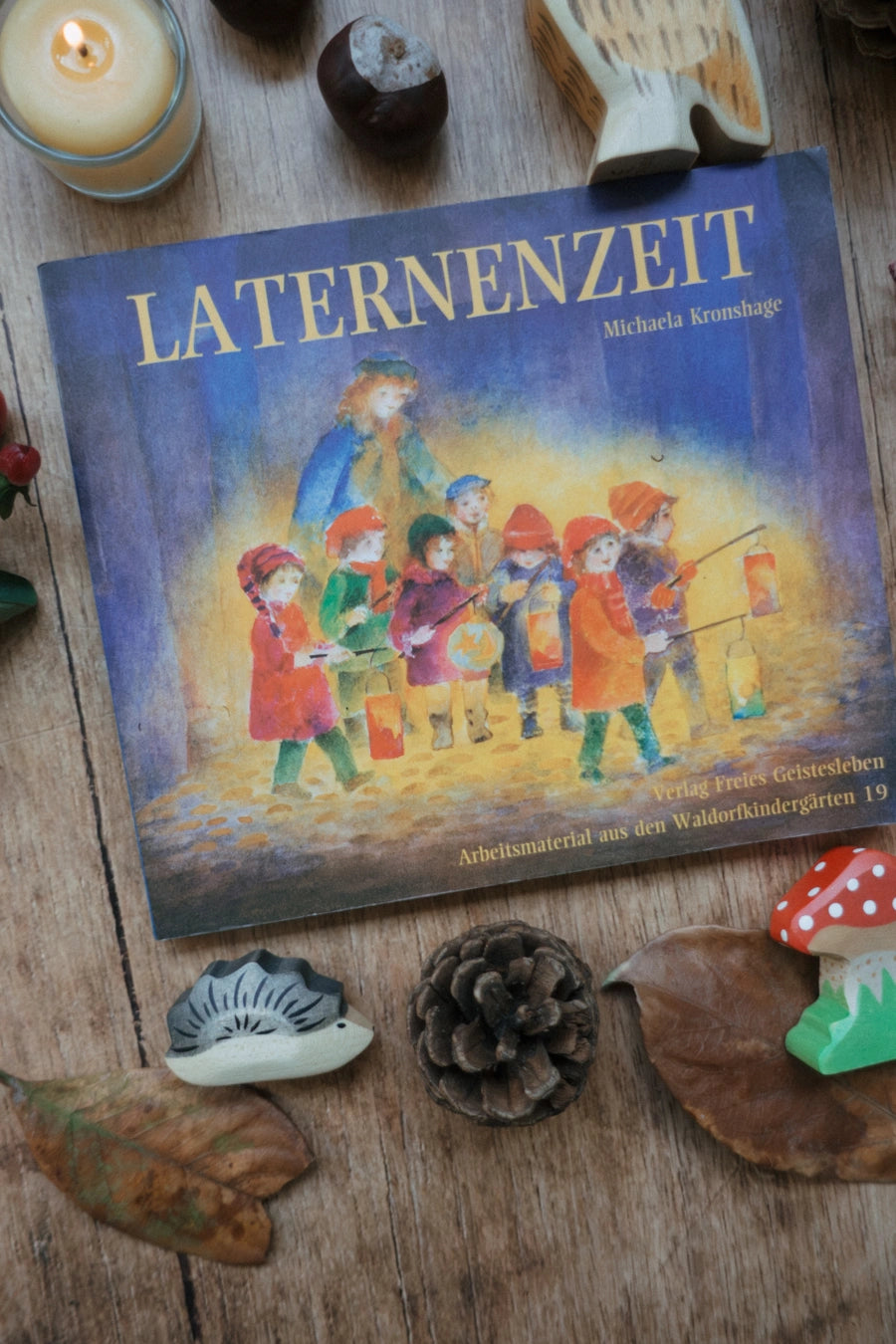 Laternenzeit von Michaela Kronshage, ältere Ausgabe, Cover von nah