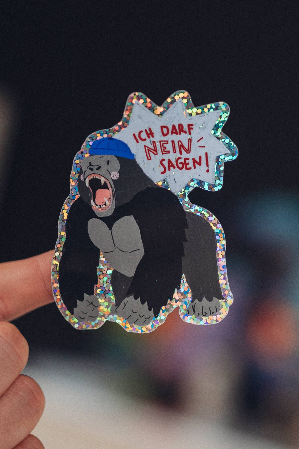 Glitzersticker Gorilla Nein von Liesels Wicht, Glitzersticker mit Gorilla und dem Satz Nein in einer Hand