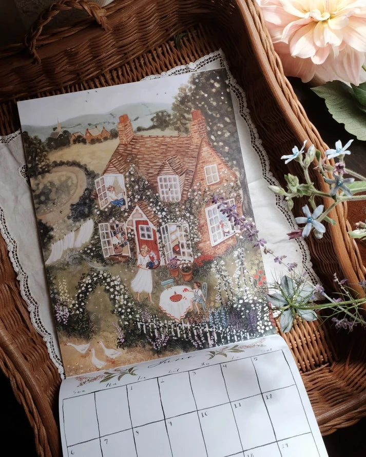Monatsbild Juni Sommerhaus im Loré Pemberton Kalender 2027 Tending, Backsteinhaus mit Rosen und Gänsen