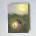 Postkarte Rose von Lot Bouwes A6: eine Prinzessin mit langem Haar kniet im hohen Gras bei einer leuchtenden Rose, Sonne am gelben Himmel