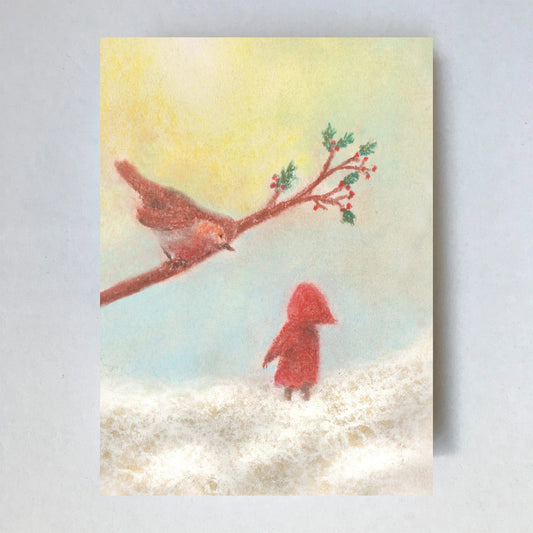 Postkarte Rotkehlchen von Lot Bouwes A6: ein großes Rotkehlchen sitzt neben einem kleinen Wichtel im Schnee, Tannenzweige