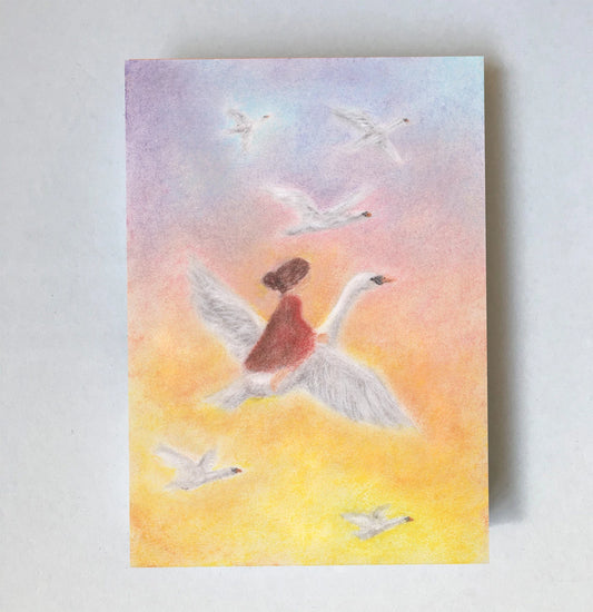 Postkarte Sechs Schwäne von Lot Bouwes A6: ein Mädchen fliegt auf dem Rücken eines Schwans durch den Abendhimmel, andere Schwäne fliegen mit