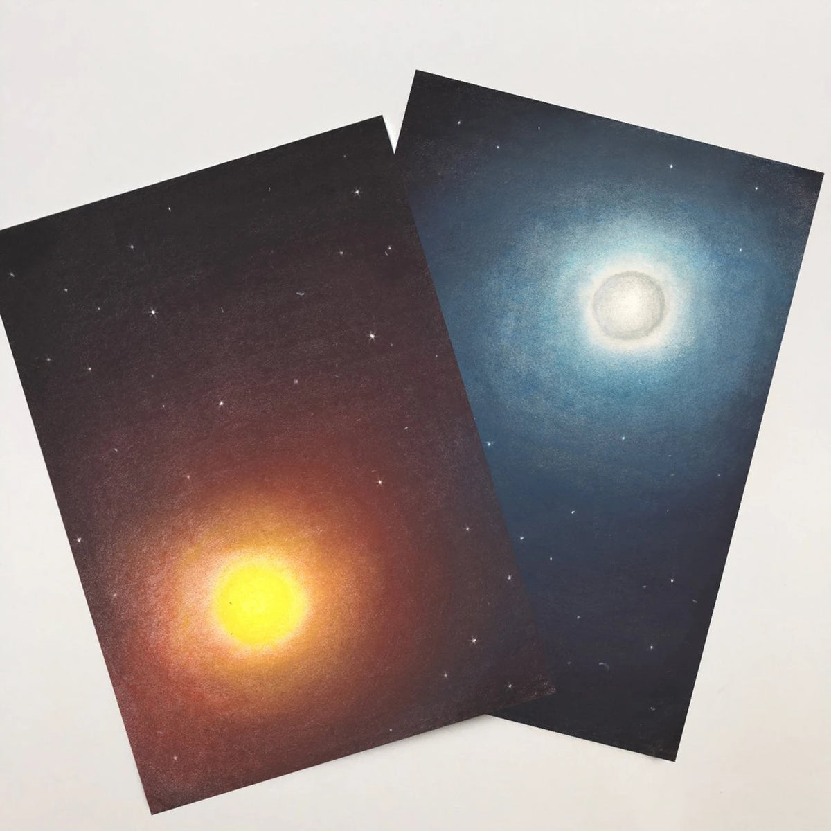 Postkarten Sonne und Mond 2er-Set von Lot Bouwes A6, die Karten Sonne und Mond nebeneinander