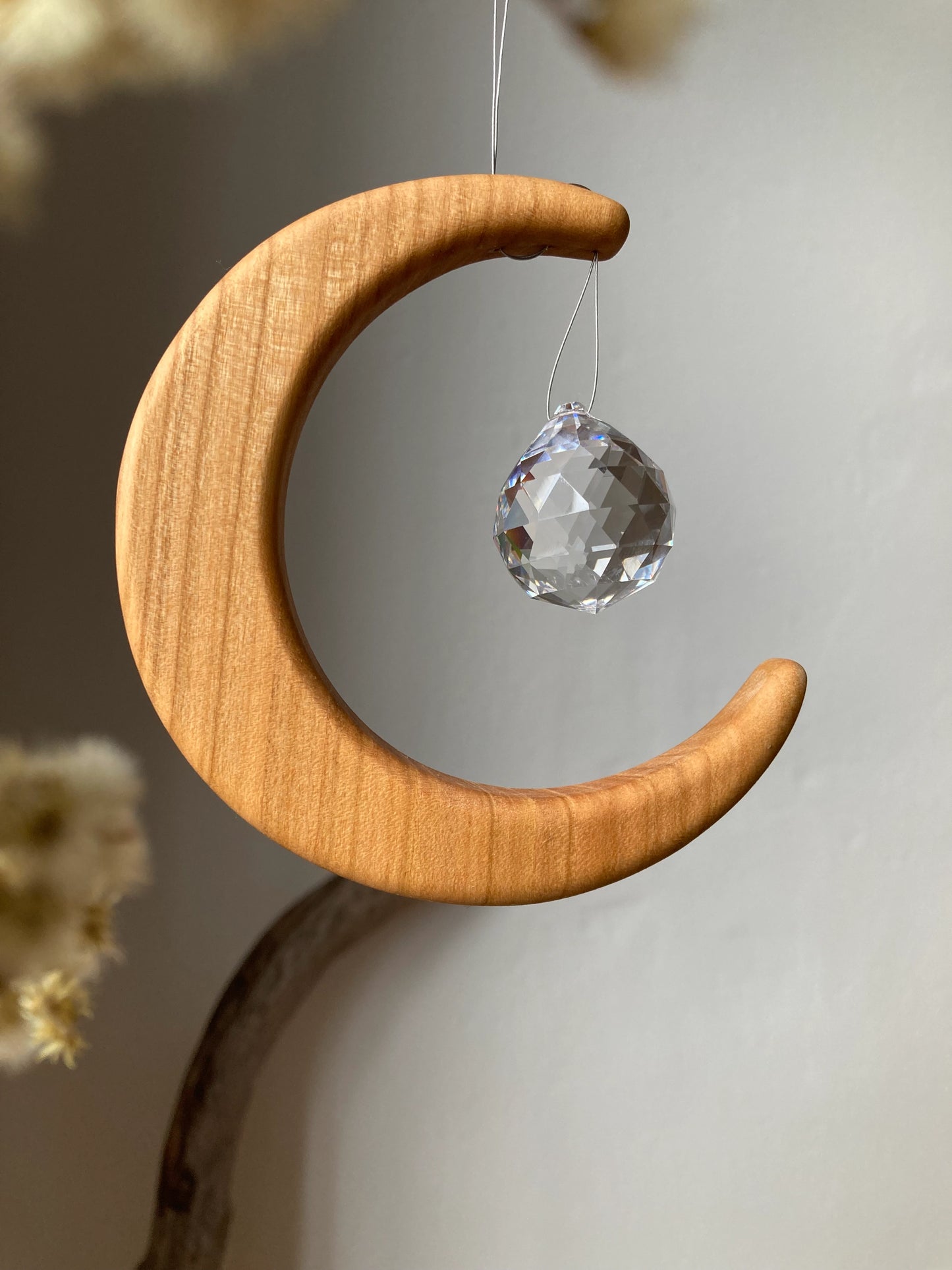 Fensterschmuck -  Mond groß mit Regenbogen-Kristall