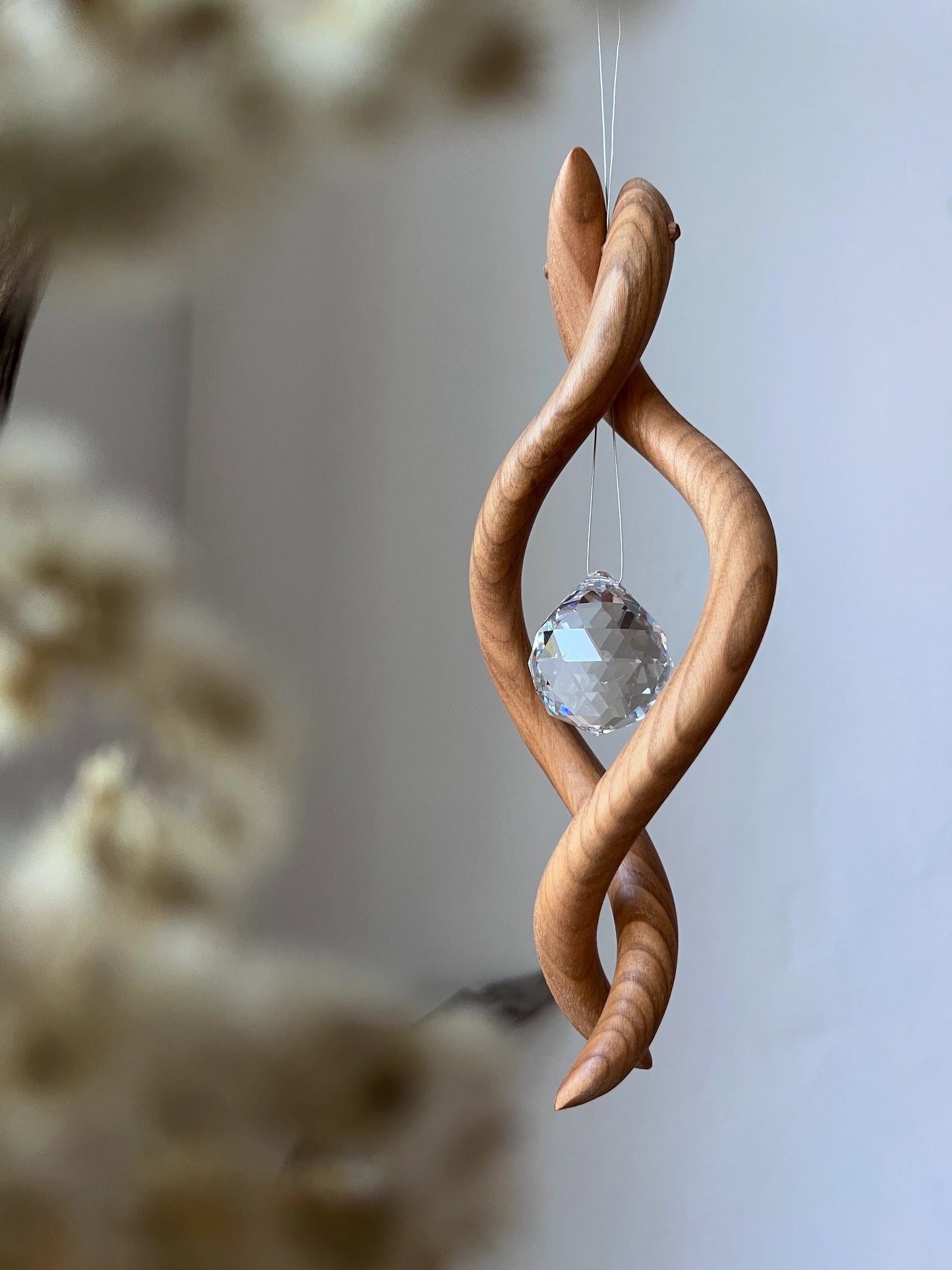 Fensterschmuck - Naga mit Regenbogen-Kristall