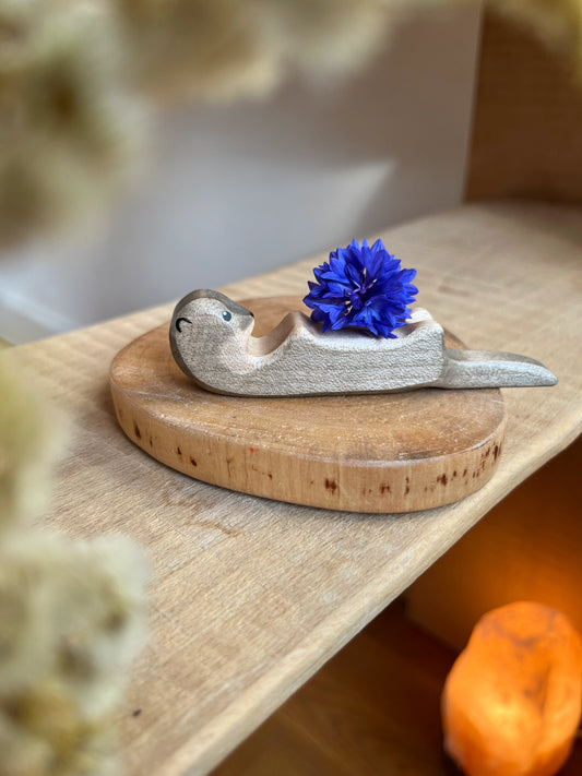 HolzWald Otter liegend