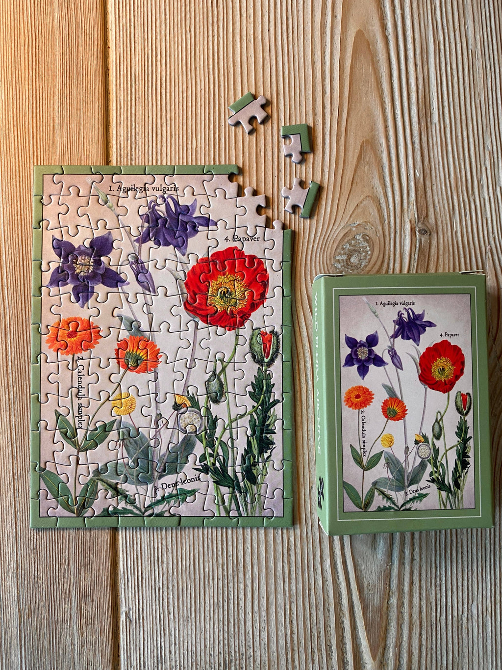 Minipuzzle Wildblumen-Archiv von Penny Puzzle 99 Teile, beim Puzzeln neben der Schachtel