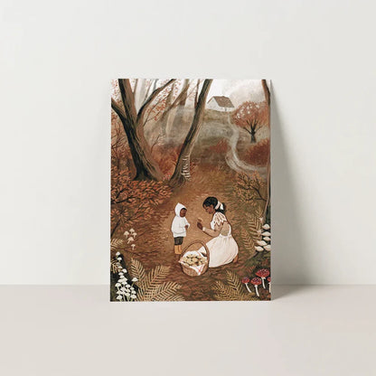 Postkarte Morgendliche Suche von Robin Pieterse A6: ein Erwachsener und ein kleines Kind sammeln im herbstlichen Wald Pilze in einen Korb