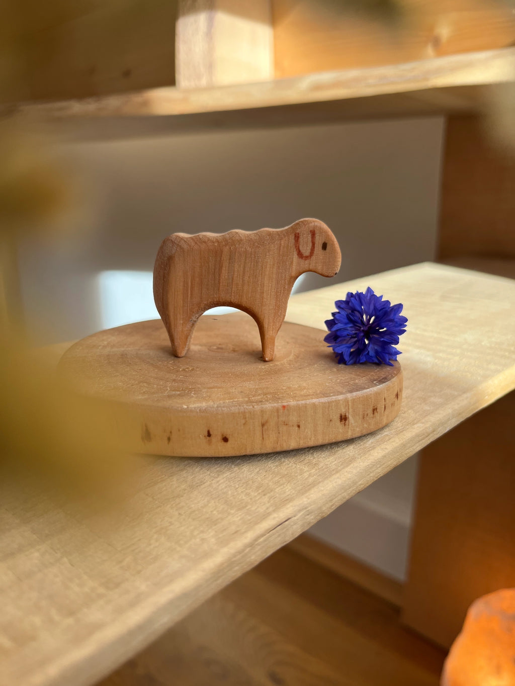 Holzfigur Schaf stehend?v=1761334326 von Decor Spielzeug, Foto