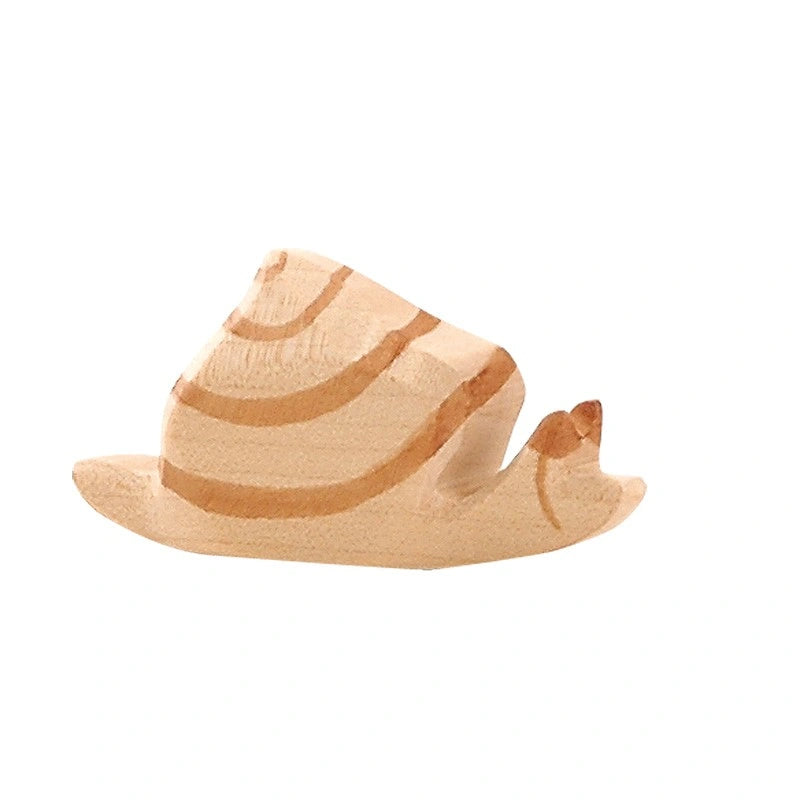 Ostheimer Schnecke, helle Holzfigur mit Häuschen