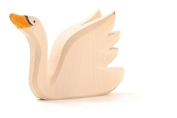 Ostheimer Schwan hoch, weiße Holzfigur mit erhobenen Flügeln