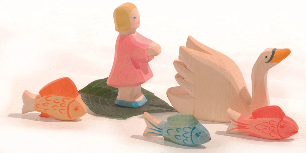 Ostheimer Schwan mit Fischen und Kind, Spielszene
