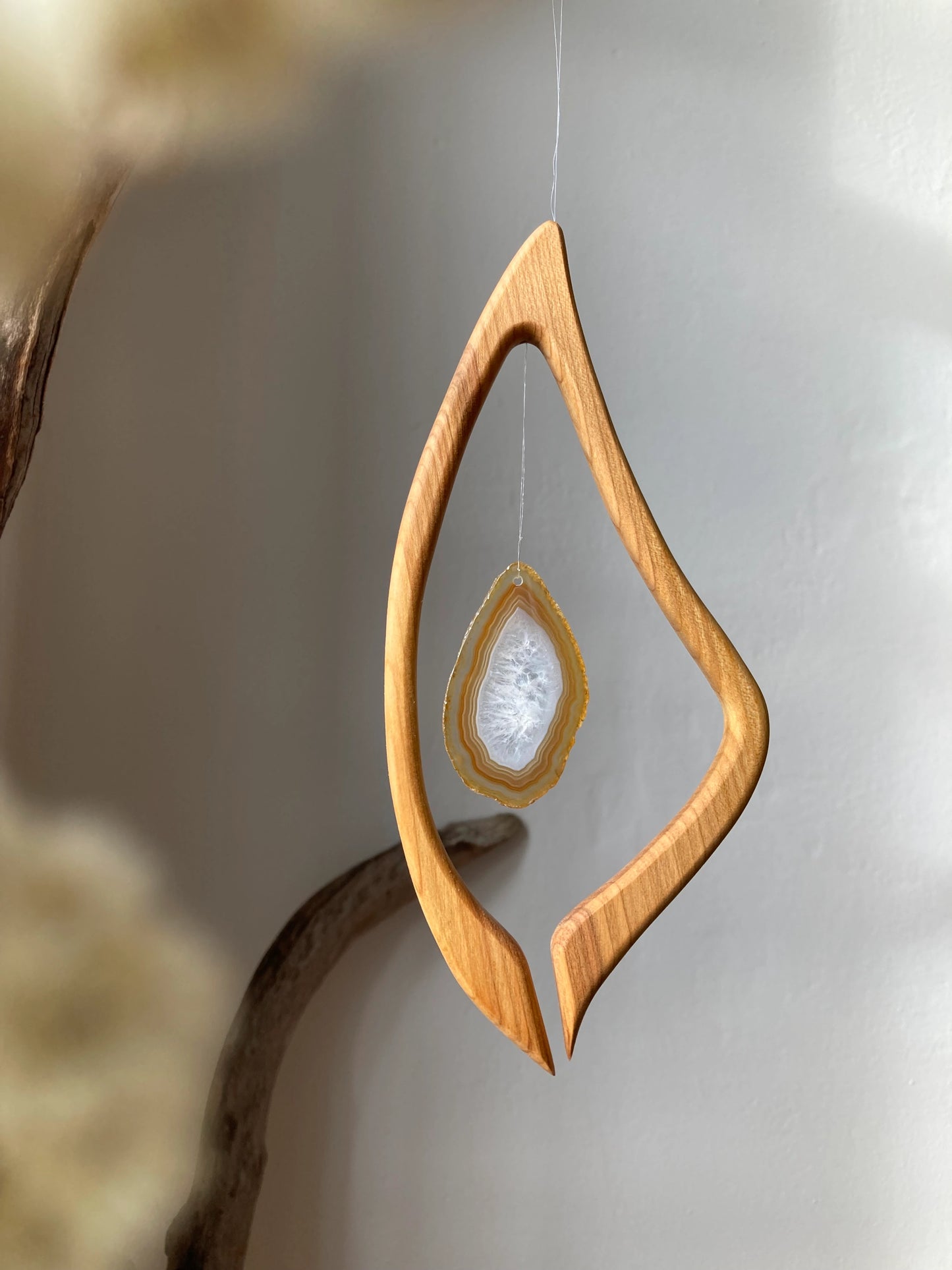 Fensterschmuck - Harfe mit naturfarbener Achatscheibe