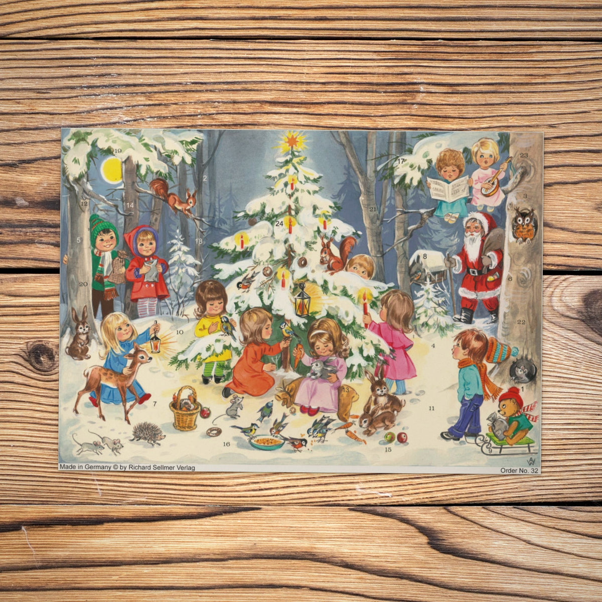 Sellmer Adventskalender Weihnachten im Wald A4 auf einem Holztisch