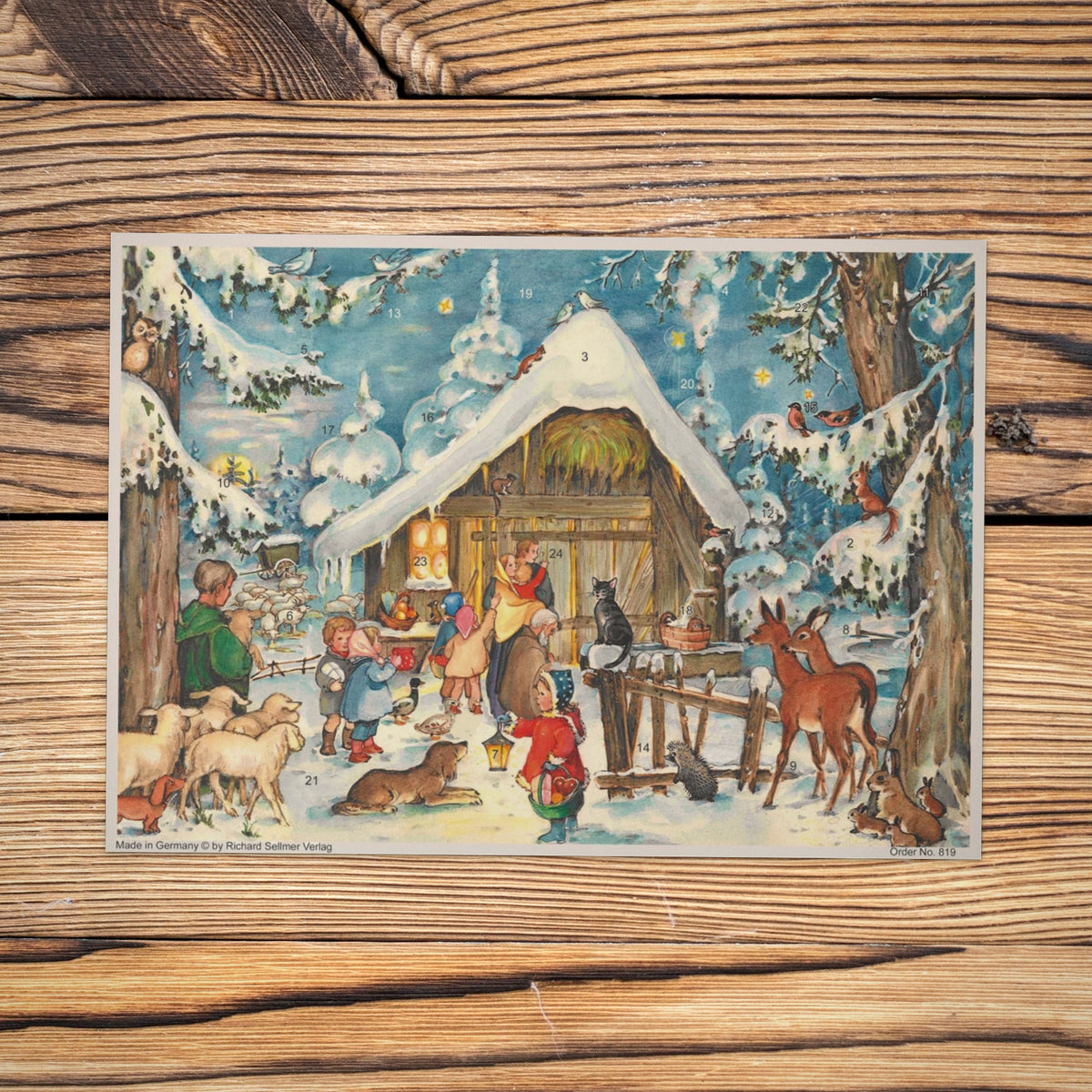 Sellmer Adventskalender Wir warten vor dem Stall A4 auf einem Holztisch